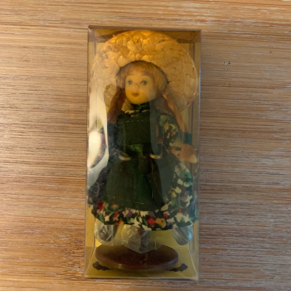 Anne if Green Gables Heritage Edition Porcelain Doll (miniature)